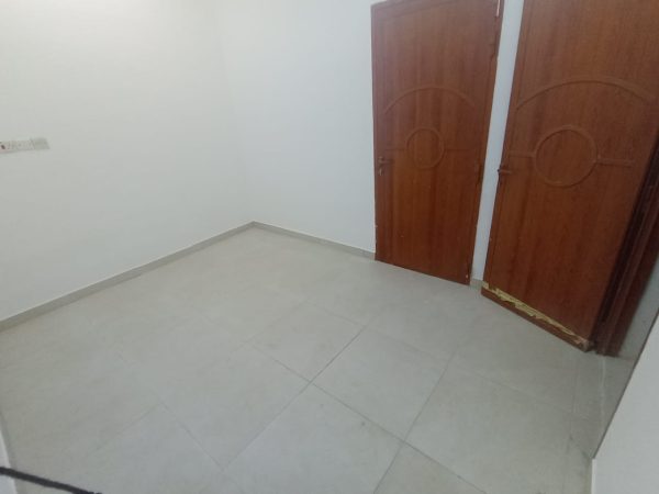 🏠 غرفة للإيجار – فيلا الياسمين (الخوير)