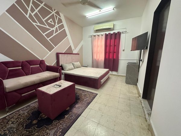🏠 غرفة مفروشة للإيجار – الخوير w5
